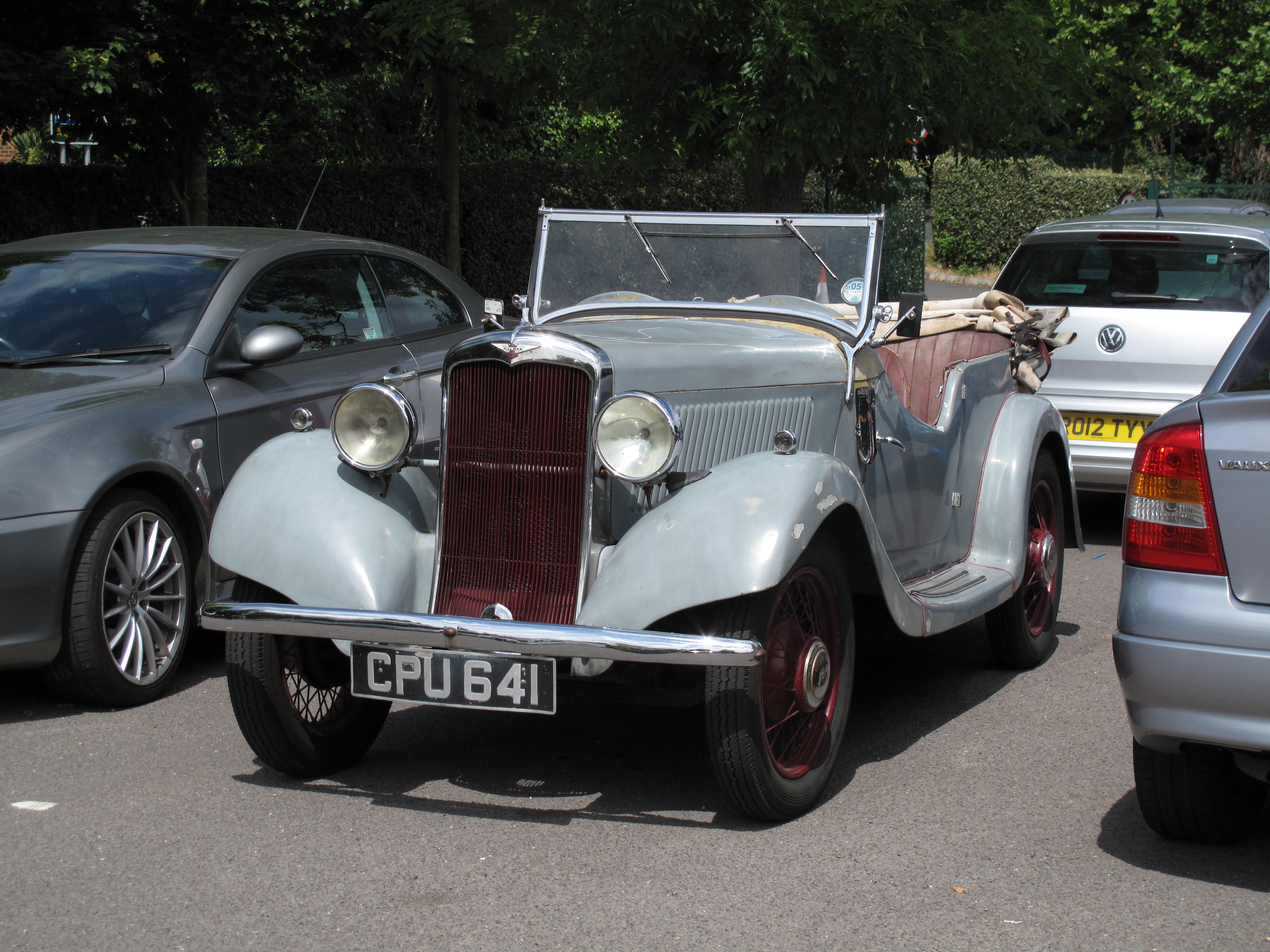 Hillman Minx Grand Tourer — view 2